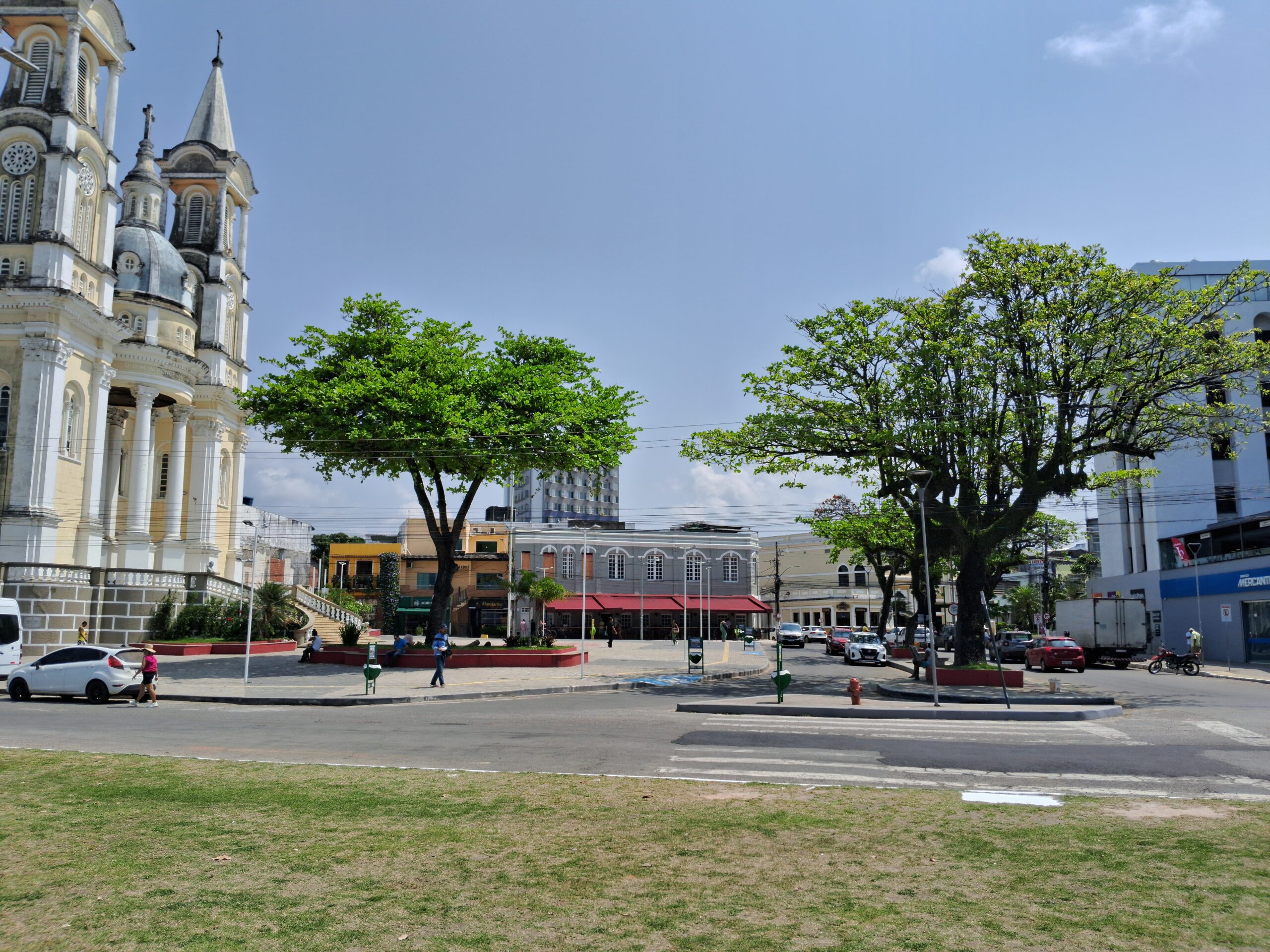 Vista do centro histórico de Ilhéus com casarões, ruas urbanas e atmosfera cultural baiana
